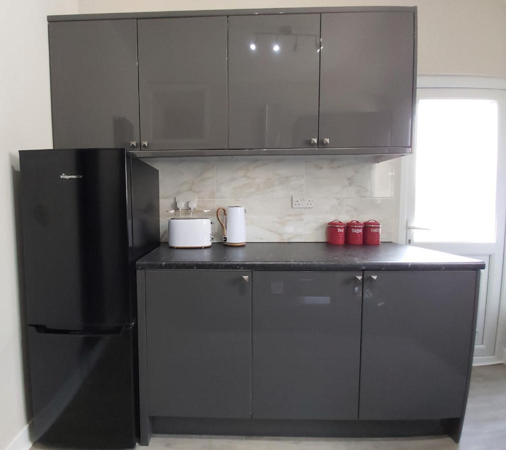Ferienwohnung Beautifully Renovated 2 Bed Flat - Close To Beach Southend-on-Sea Exterior foto