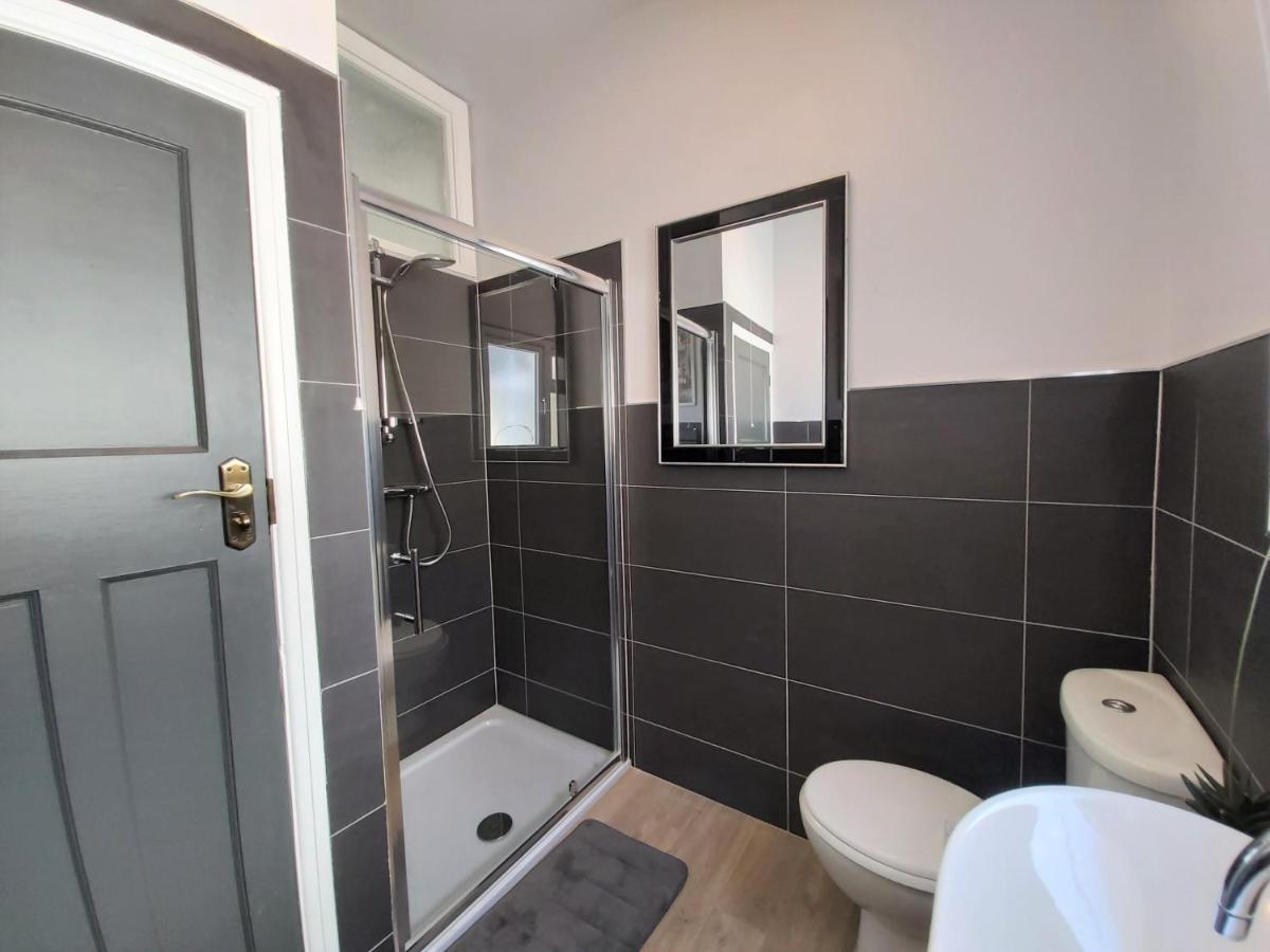 Ferienwohnung Beautifully Renovated 2 Bed Flat - Close To Beach Southend-on-Sea Exterior foto