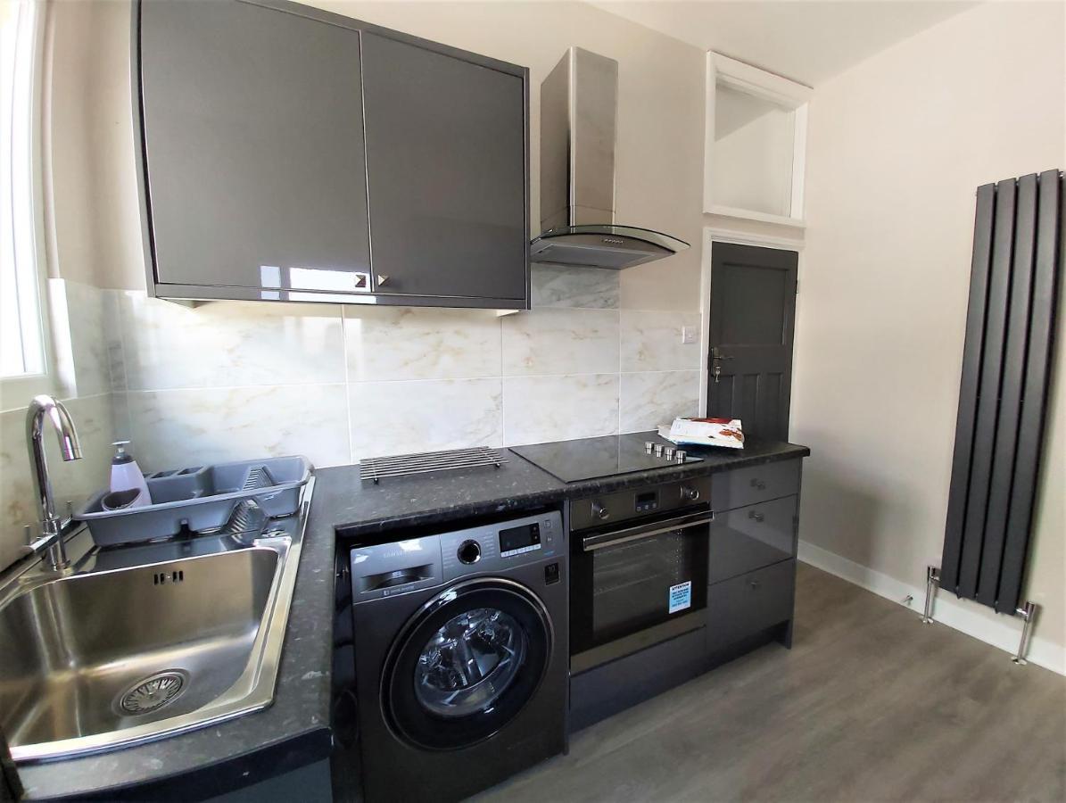 Ferienwohnung Beautifully Renovated 2 Bed Flat - Close To Beach Southend-on-Sea Exterior foto