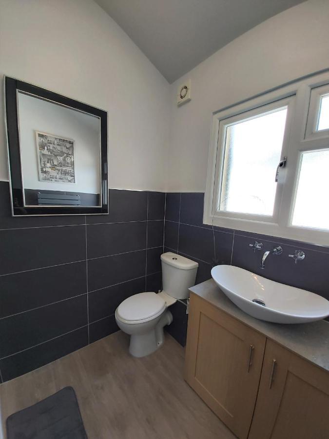 Ferienwohnung Beautifully Renovated 2 Bed Flat - Close To Beach Southend-on-Sea Exterior foto