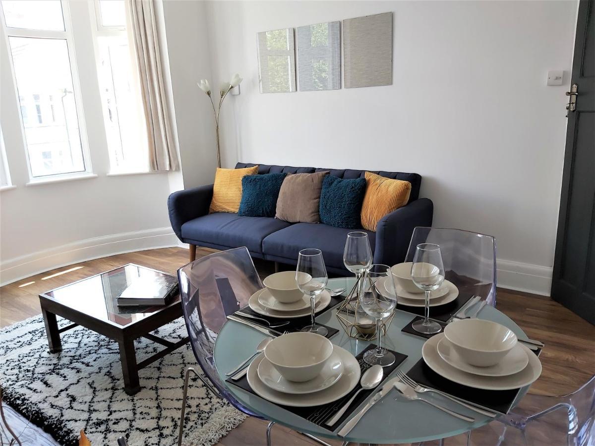 Ferienwohnung Beautifully Renovated 2 Bed Flat - Close To Beach Southend-on-Sea Exterior foto