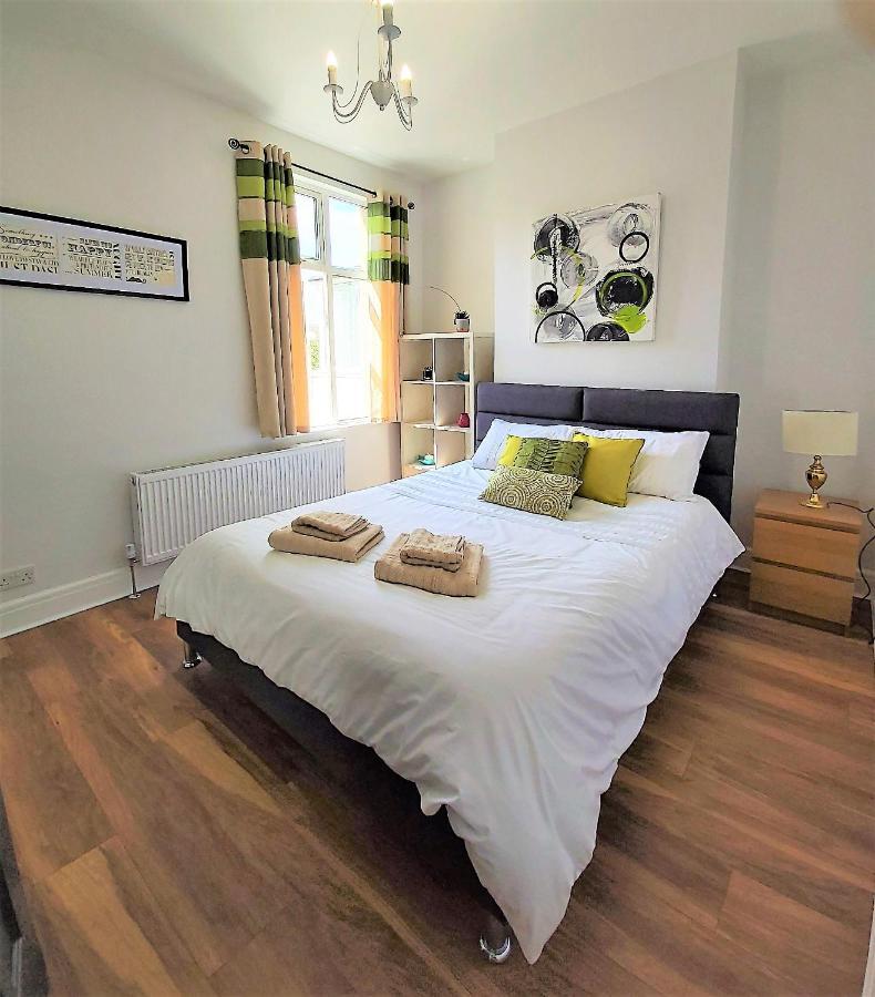 Ferienwohnung Beautifully Renovated 2 Bed Flat - Close To Beach Southend-on-Sea Exterior foto